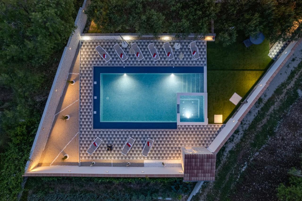 Apartman Strmota S Bazenom Sveti Filip i Jakov Exterior photo