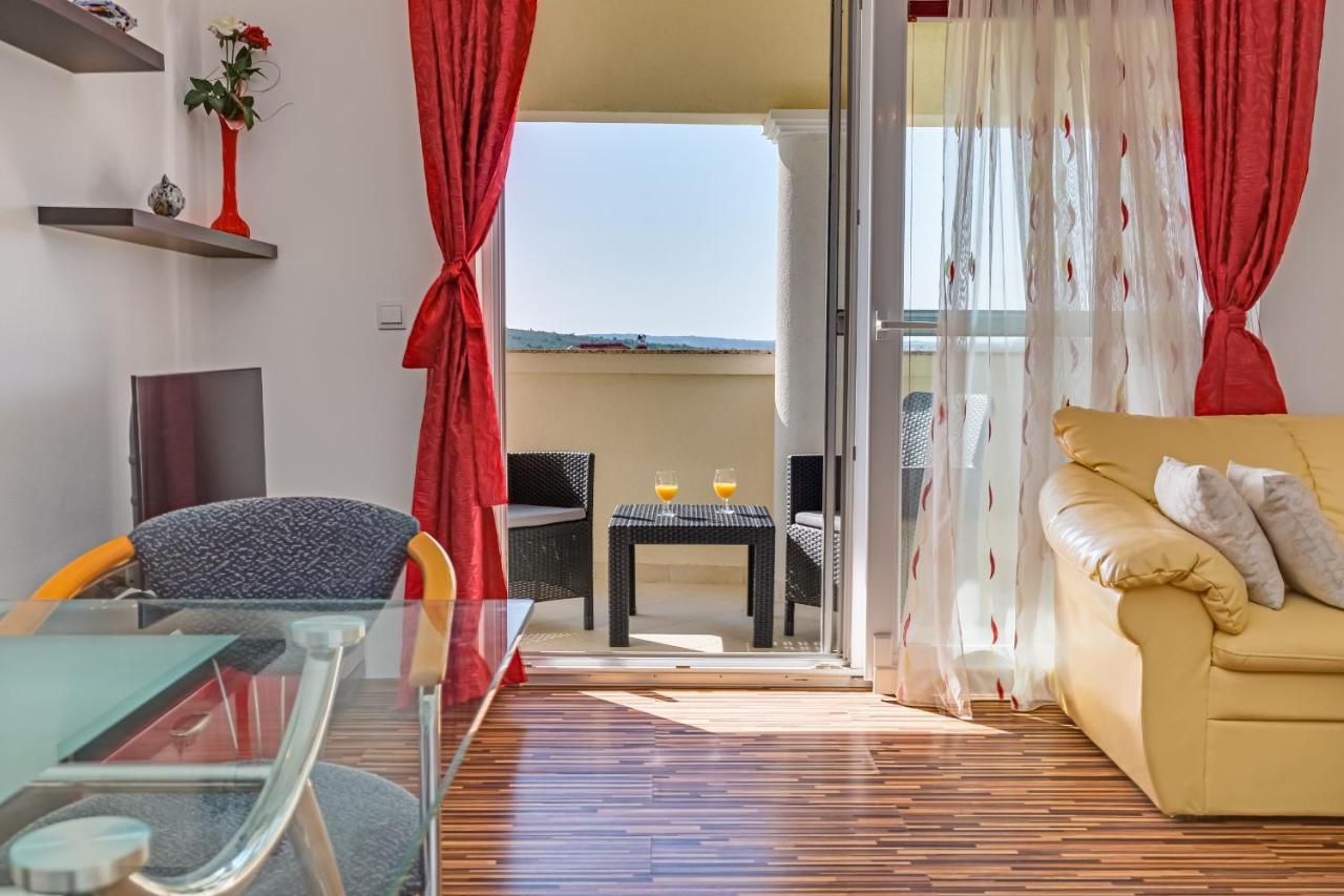 Apartman Strmota S Bazenom Sveti Filip i Jakov Exterior photo