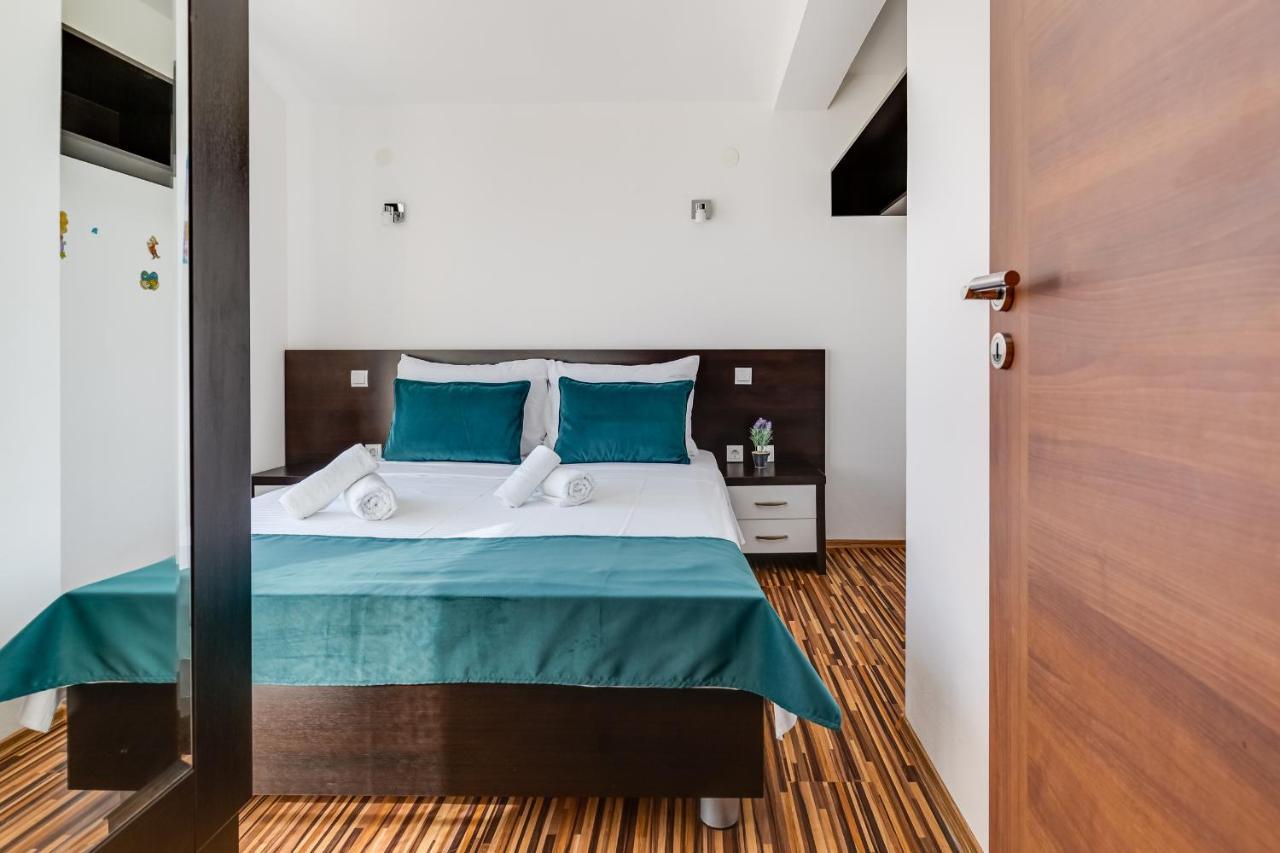 Apartman Strmota S Bazenom Sveti Filip i Jakov Exterior photo