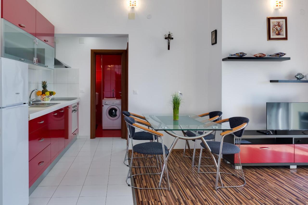 Apartman Strmota S Bazenom Sveti Filip i Jakov Exterior photo