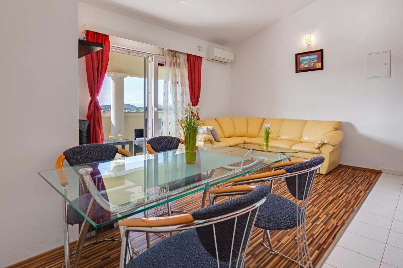 Apartman Strmota S Bazenom Sveti Filip i Jakov Exterior photo