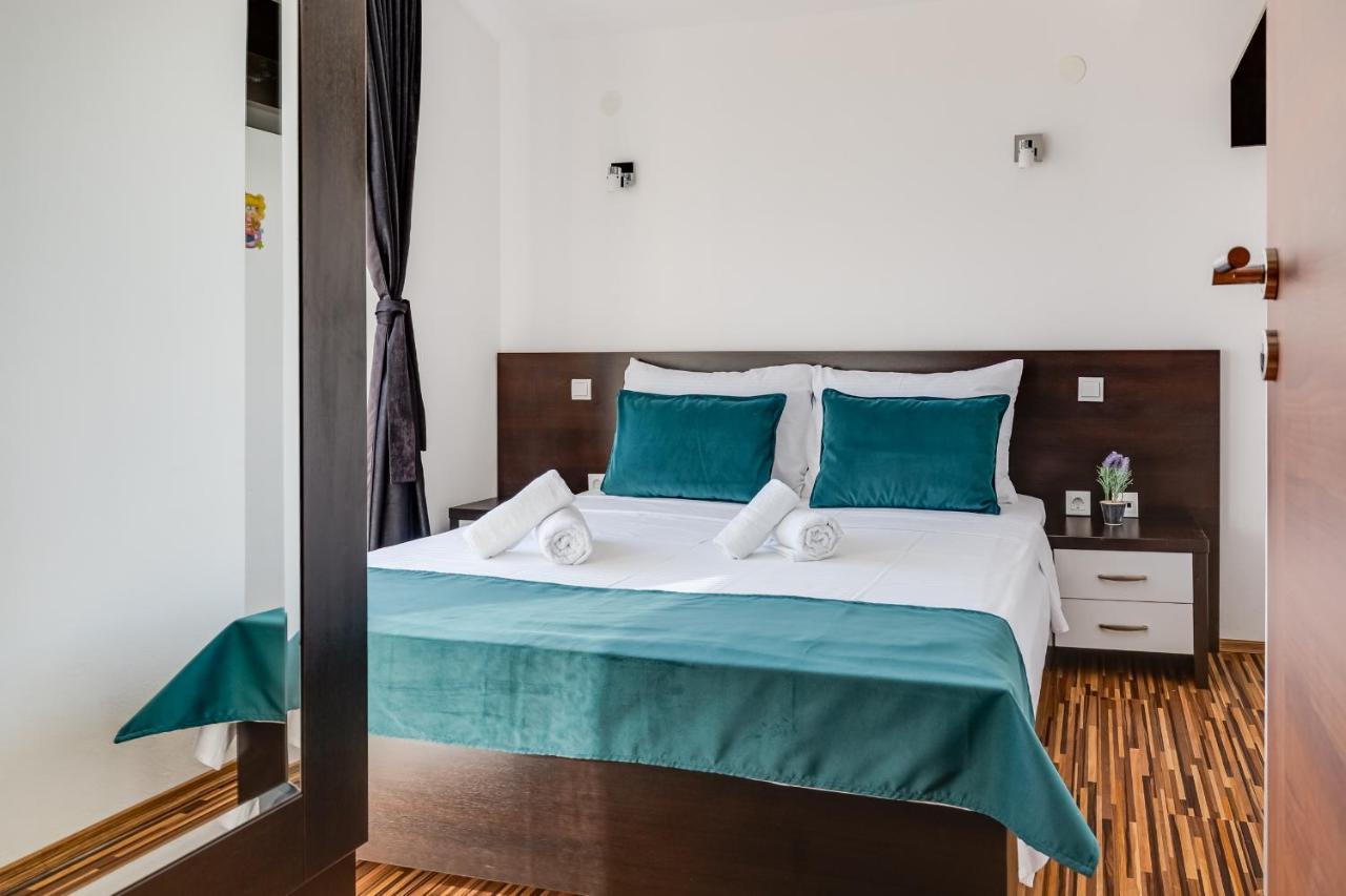 Apartman Strmota S Bazenom Sveti Filip i Jakov Exterior photo