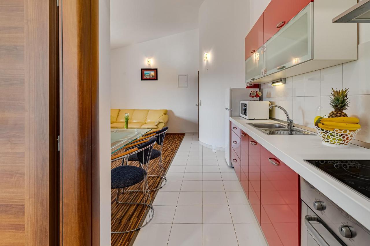 Apartman Strmota S Bazenom Sveti Filip i Jakov Exterior photo