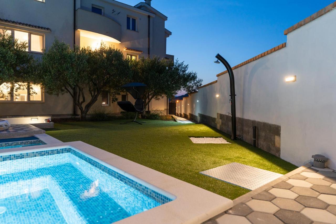 Apartman Strmota S Bazenom Sveti Filip i Jakov Exterior photo