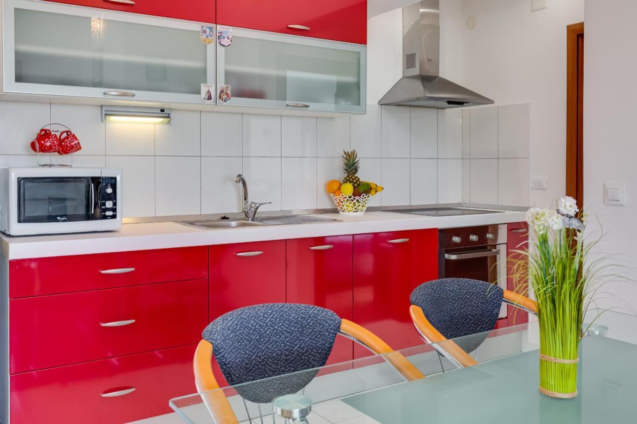 Apartman Strmota S Bazenom Sveti Filip i Jakov Exterior photo